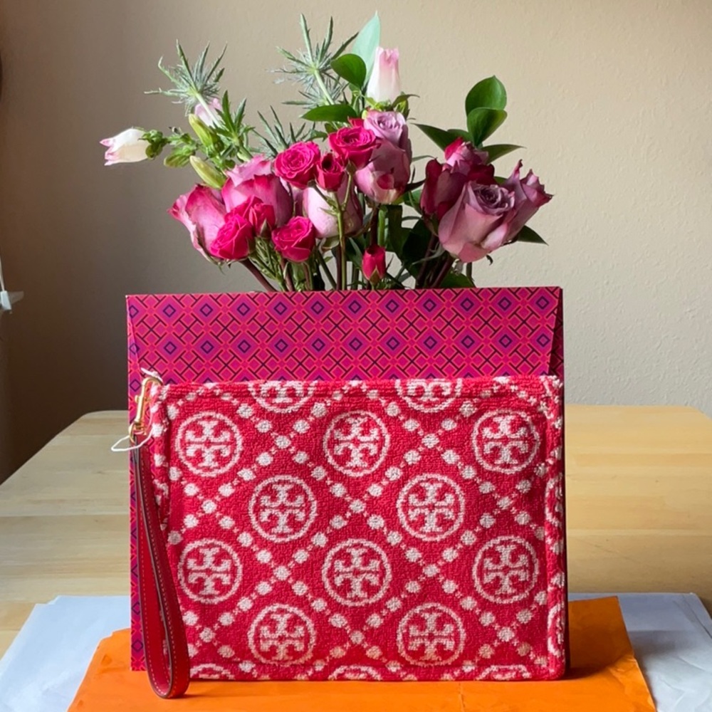 🍓 TORY BURCH T- MONOGRAM TERRY POUCH 🍓 NWT 🍓 - Picture 3 of 16